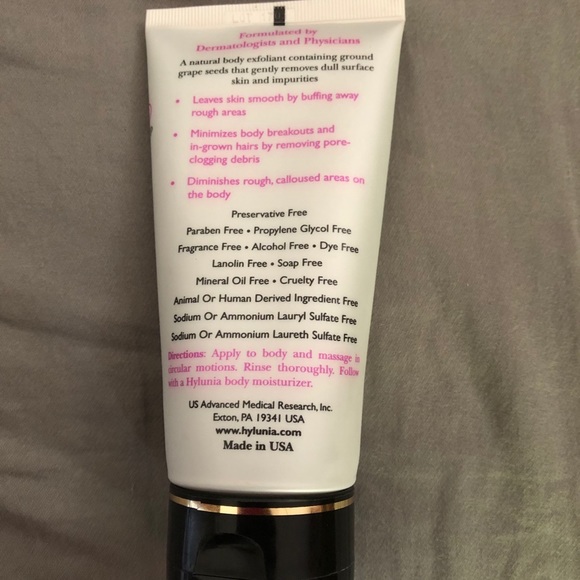 Grape seed exfoliating face wash- Luxury brand - Picture 3 of 4